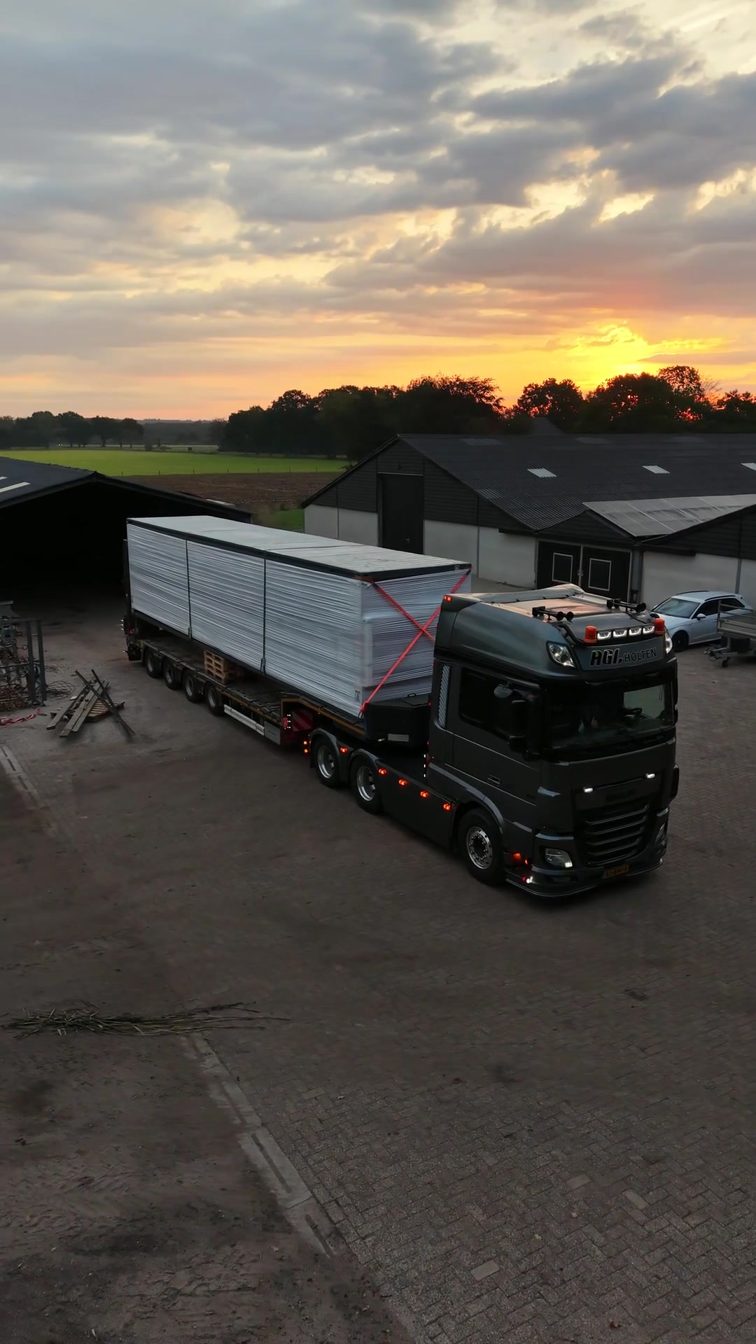 Model Quatro op de vrachtwagen voor transport naar Noardburgum