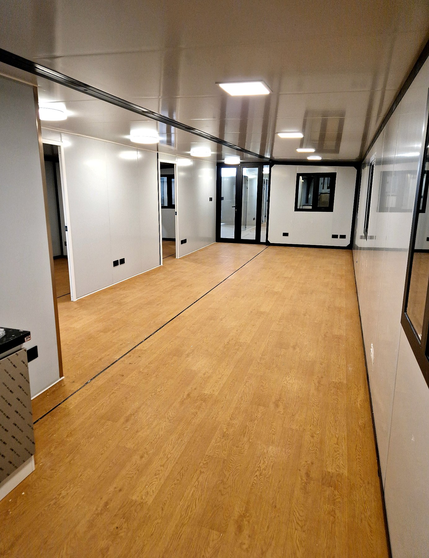 Ruime woonruimte van Model Quatro met lange open indeling van Wonen in 1 Dag